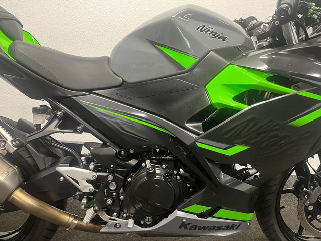 kawasaki - ninja-400