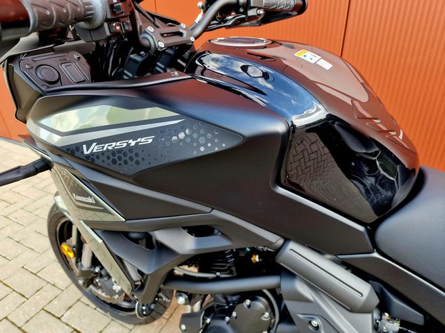 kawasaki - versys-650-grand-tourer