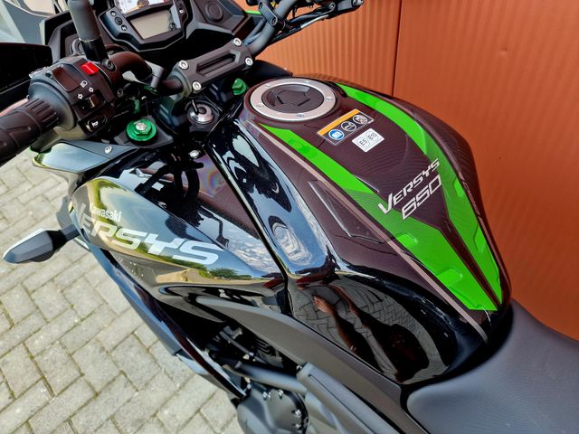 kawasaki - versys-650-grand-tourer