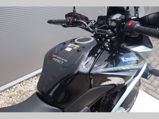 kawasaki - versys-650-grand-tourer