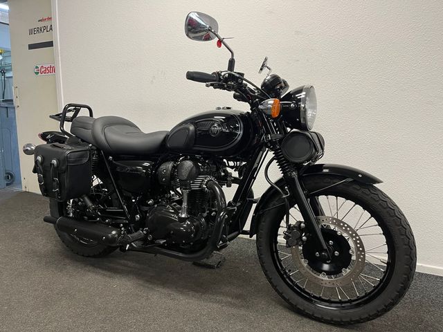 kawasaki - w800-black-edition