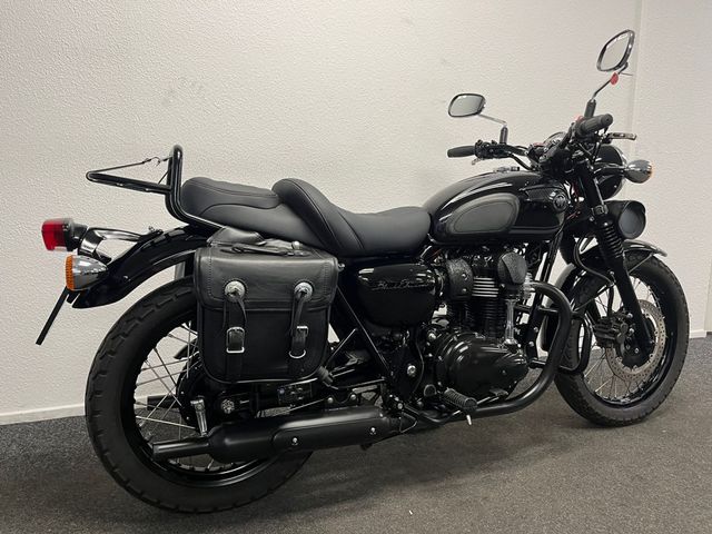 kawasaki - w800-black-edition