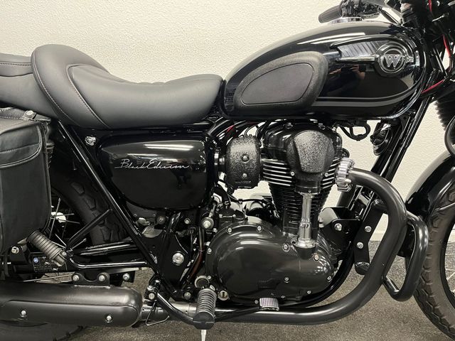 kawasaki - w800-black-edition