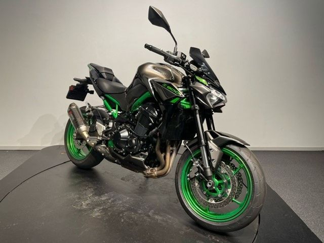 kawasaki - z900