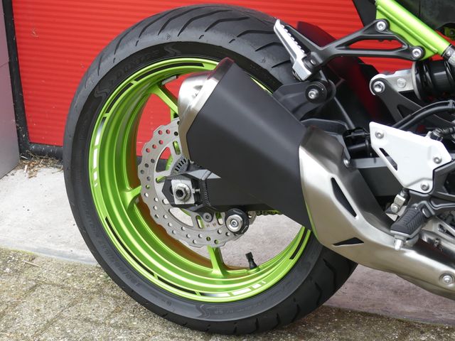 kawasaki - z900