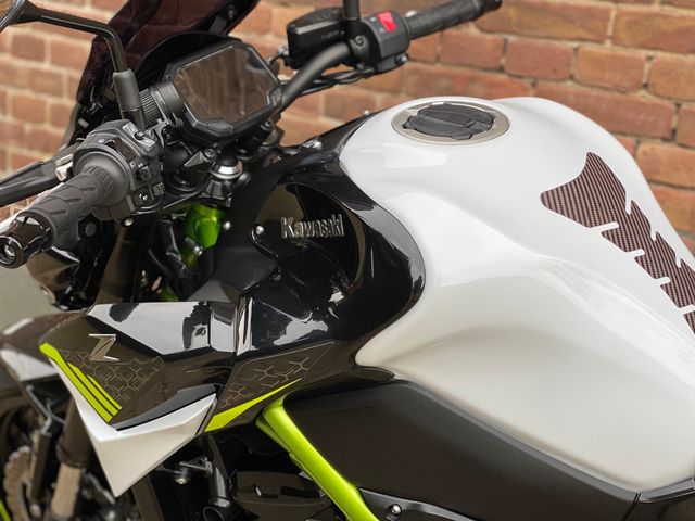 kawasaki - z900