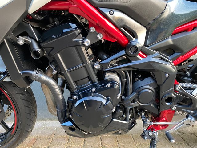 kawasaki - z900