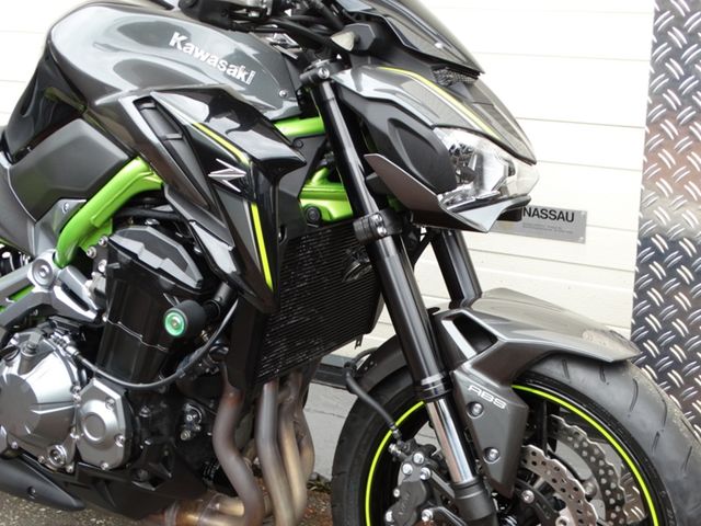 kawasaki - z900