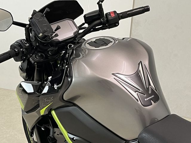 kawasaki - z900