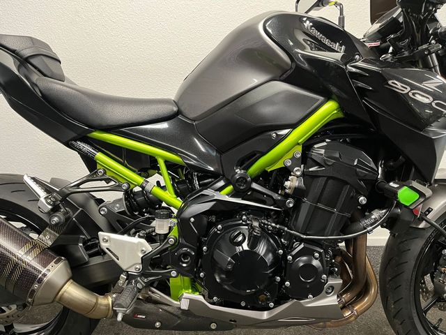 kawasaki - z900