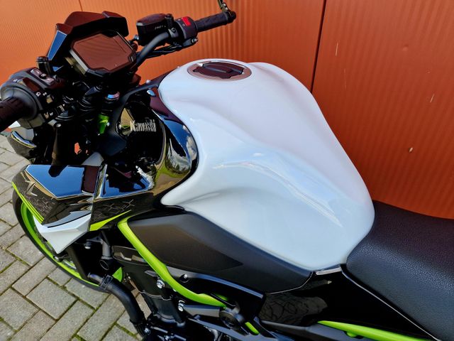 kawasaki - z900