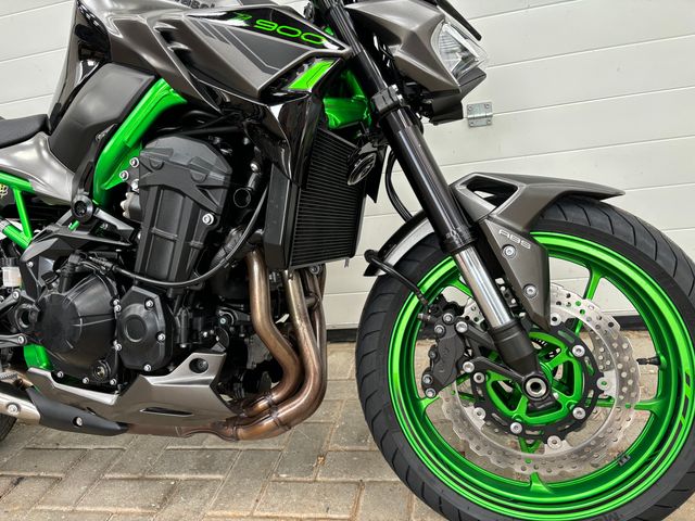 kawasaki - z900