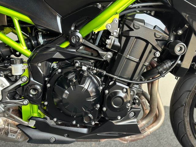 kawasaki - z900