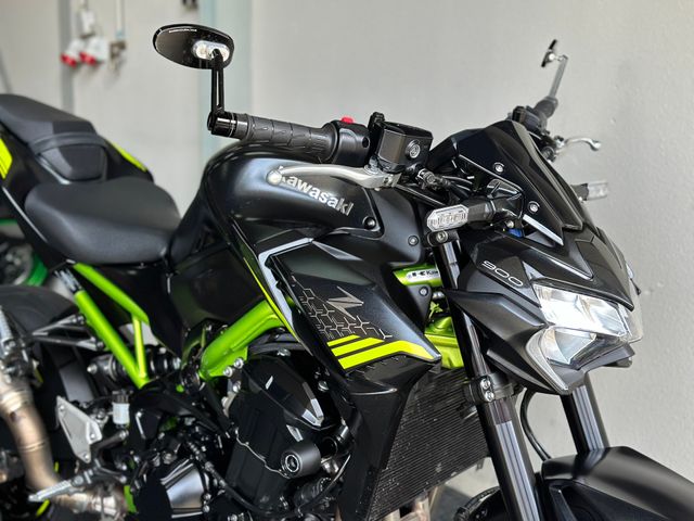 kawasaki - z900