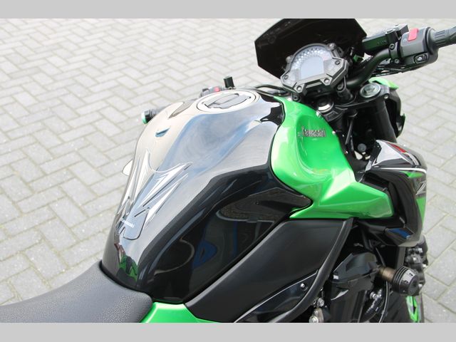 kawasaki - z900