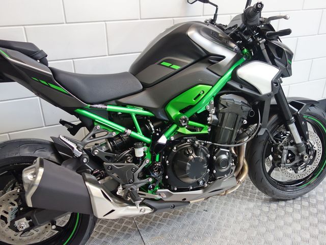 kawasaki - z900