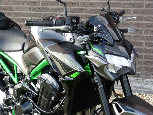 kawasaki - z900