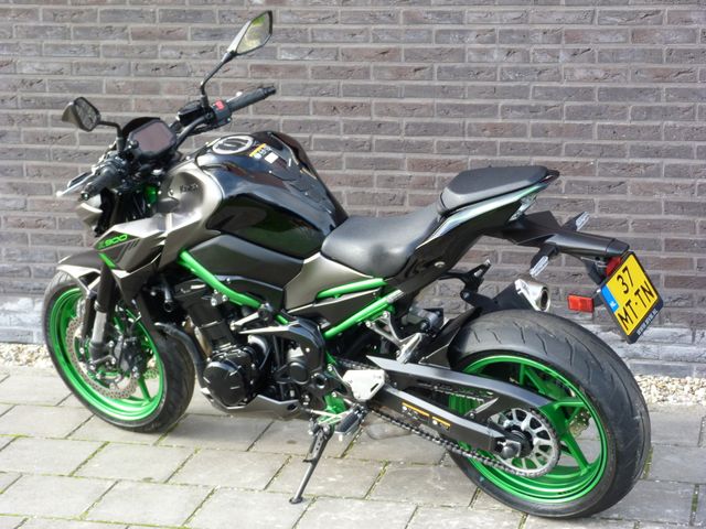 kawasaki - z900