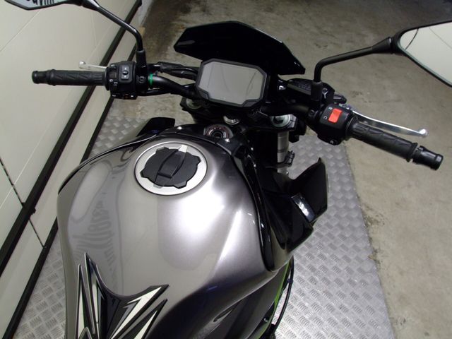 kawasaki - z900