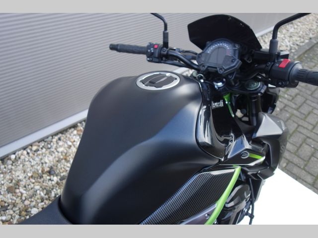 kawasaki - z900