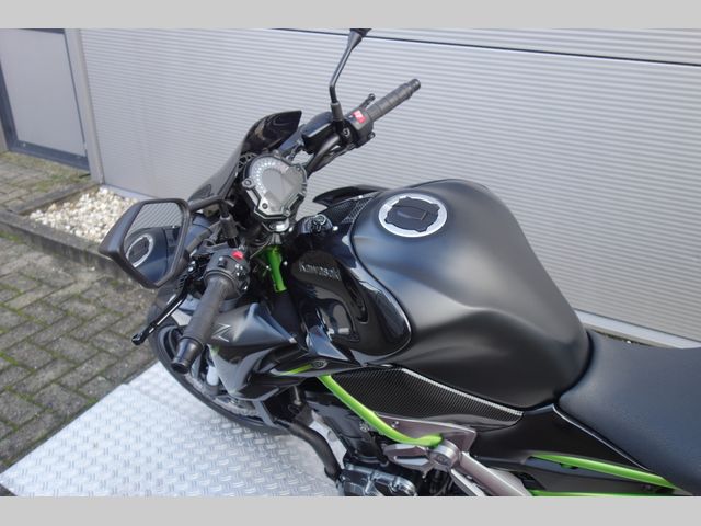 kawasaki - z900