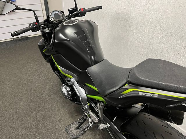 kawasaki - z900