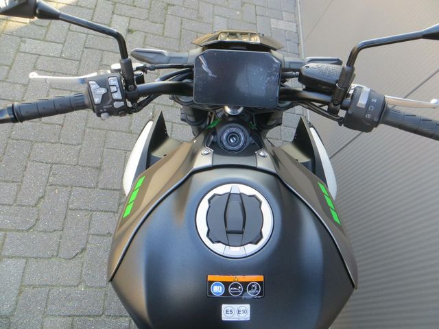 kawasaki - z900