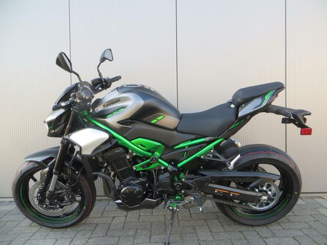 kawasaki - z900