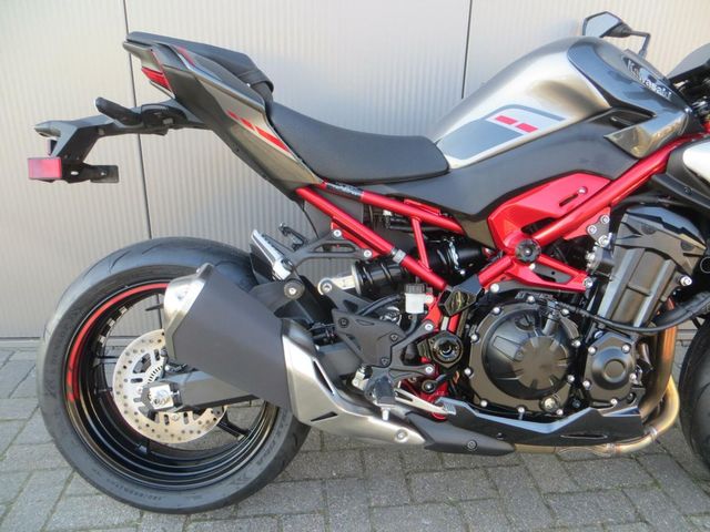 kawasaki - z900