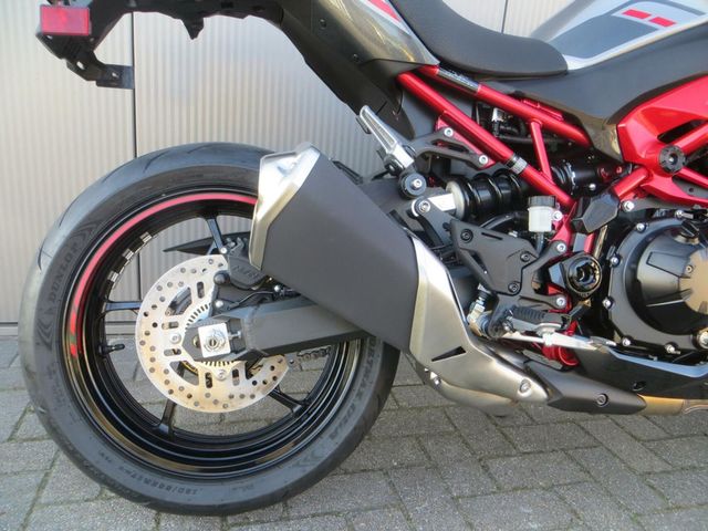 kawasaki - z900