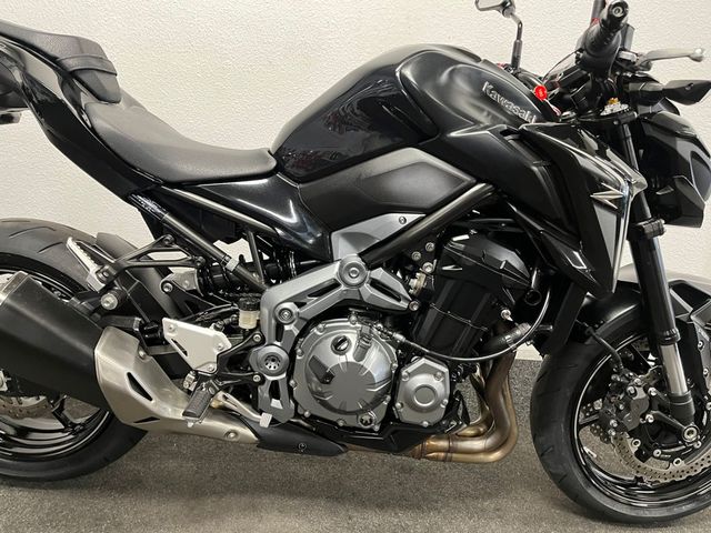 kawasaki - z900