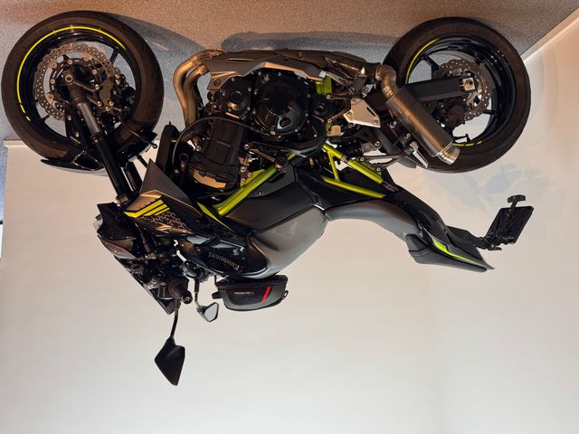 kawasaki - z900