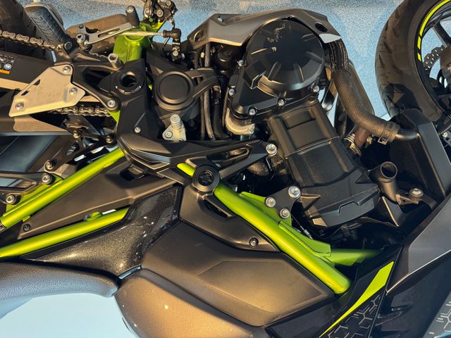 kawasaki - z900
