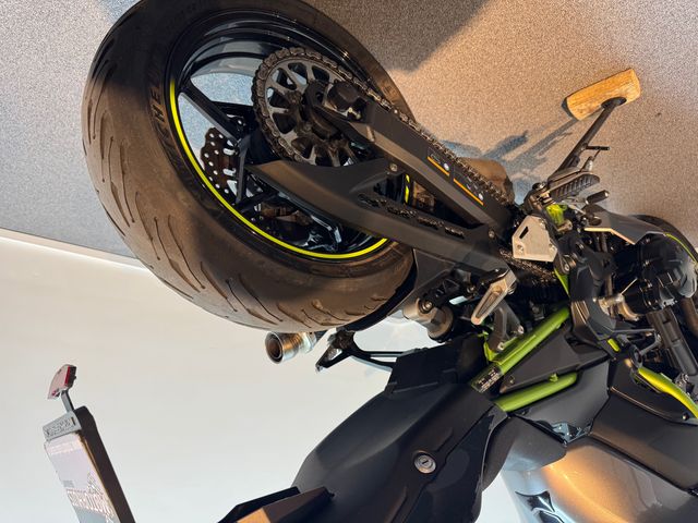 kawasaki - z900