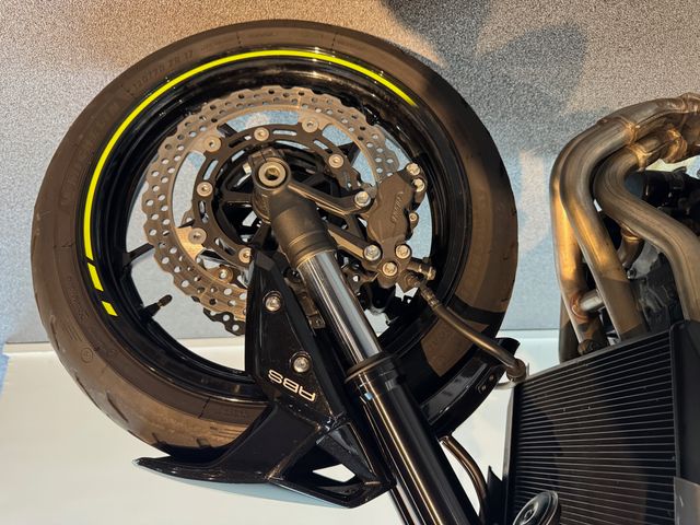 kawasaki - z900