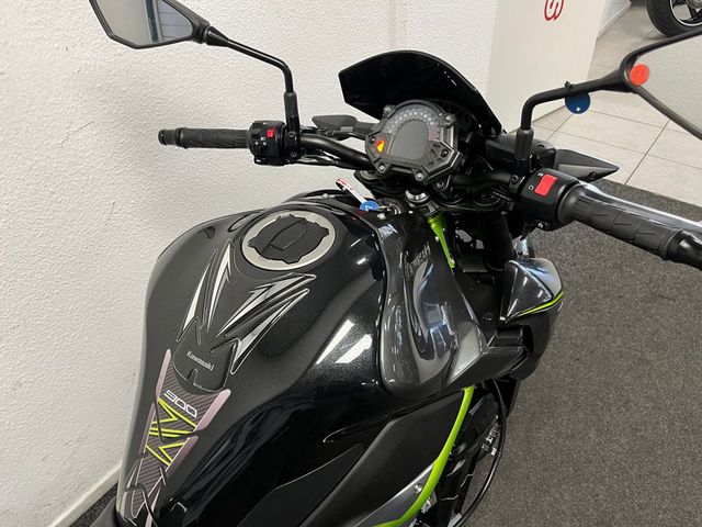 kawasaki - z900