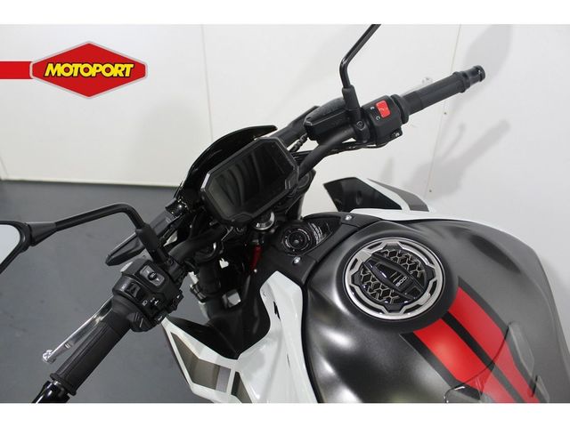 kawasaki - z900