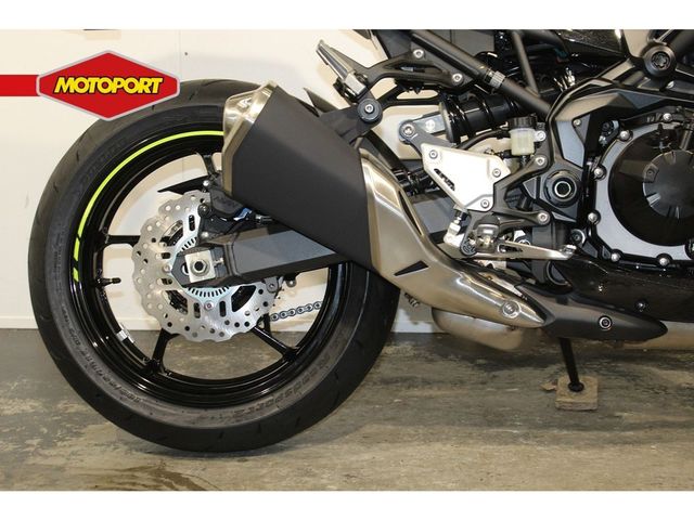 kawasaki - z900
