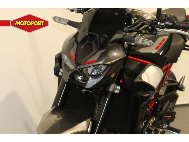kawasaki - z900