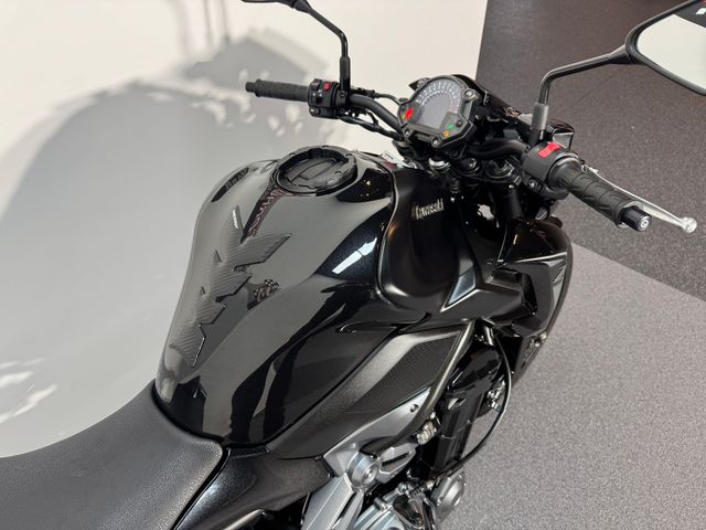 kawasaki - z900