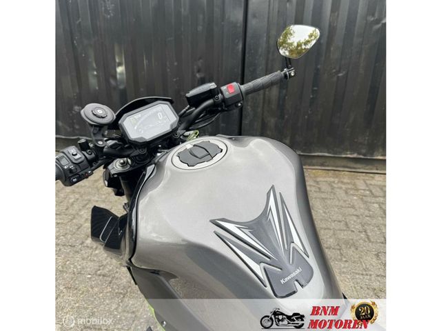 kawasaki - z900