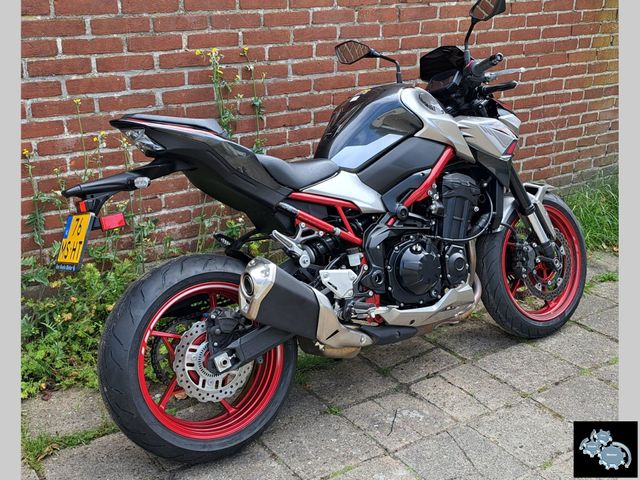 kawasaki - z900