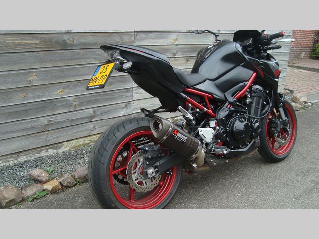 kawasaki - z900