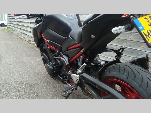 kawasaki - z900