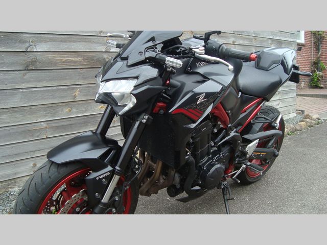 kawasaki - z900