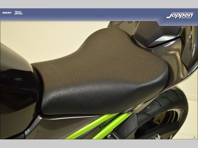 kawasaki - z900