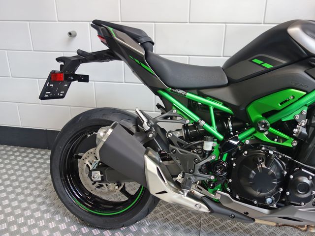 kawasaki - z900