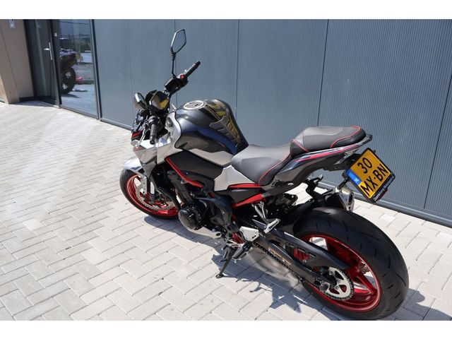 kawasaki - z900