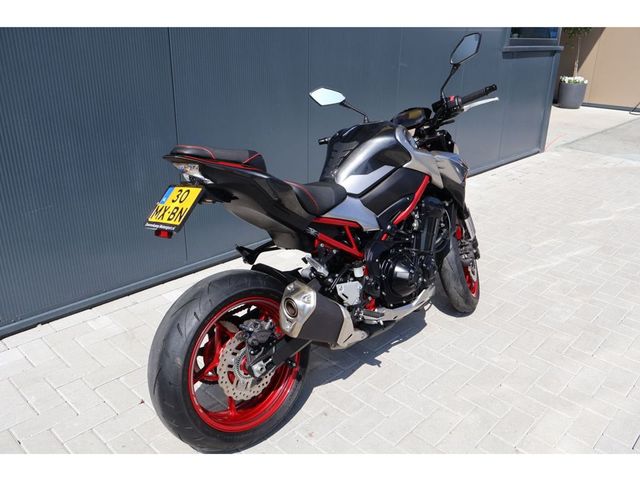kawasaki - z900