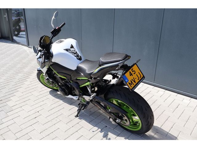 kawasaki - z900